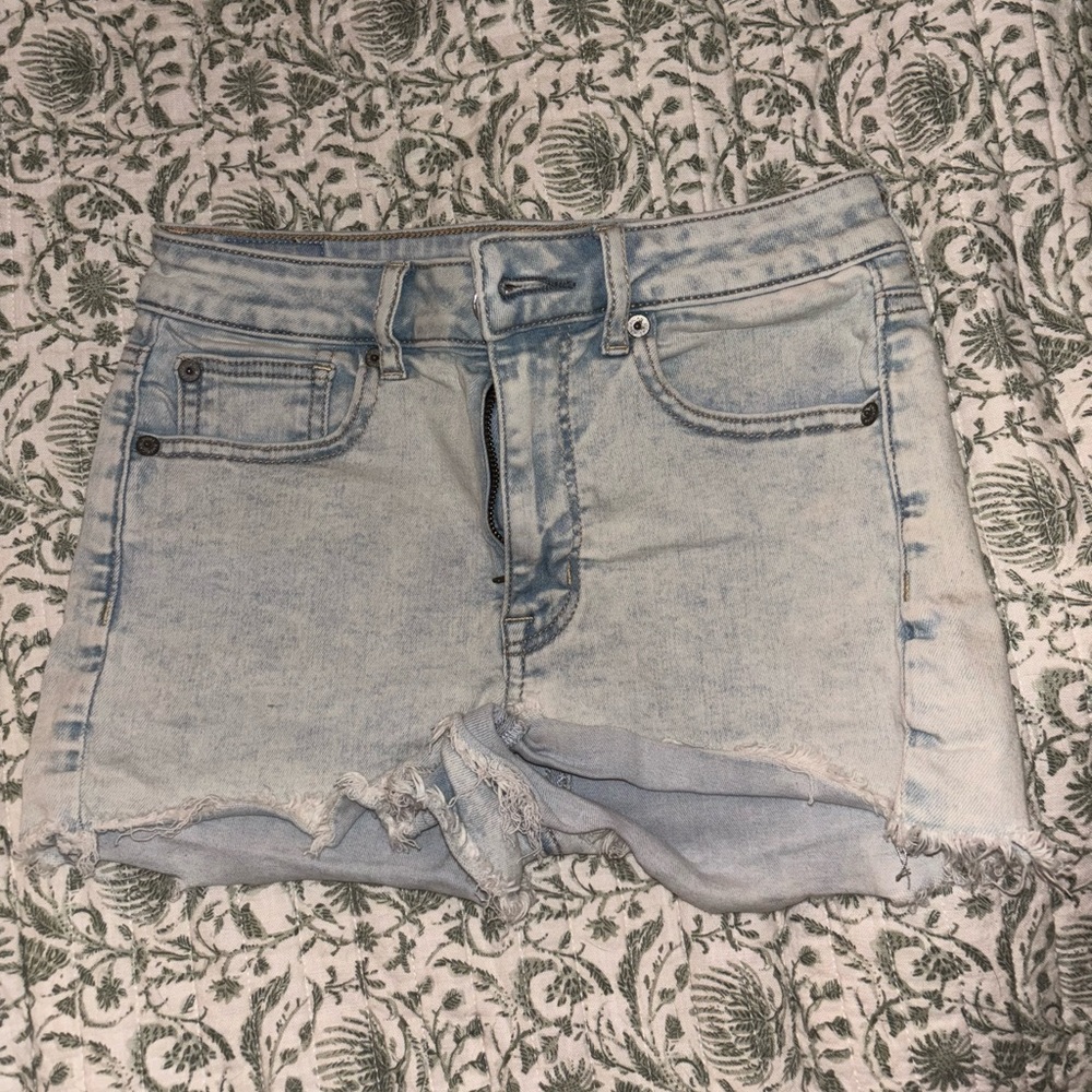 american eagle light wash jean shorts size 2